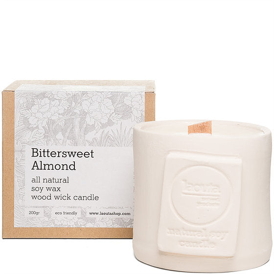 Natural candle in bittersweet almond